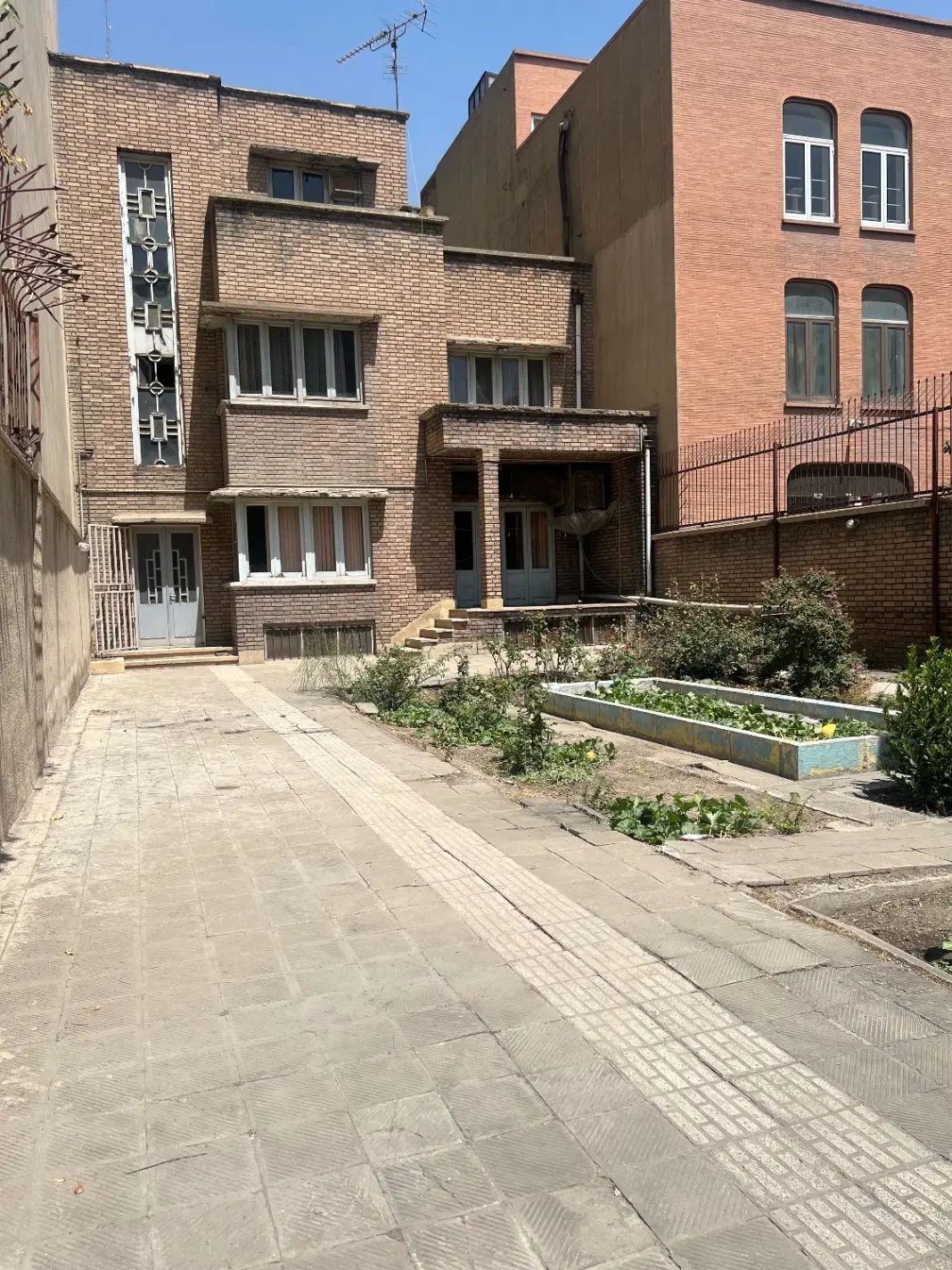 عمارت ۵۰۰ متری مناسب کافه کتاب و کافه گالری|اجارهٔ خانه و ویلا|تهران, نجات اللهی|دیوار
