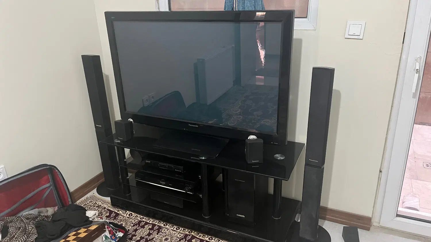 تلوزیون ال سی دی همراه سینمای خانگی و میز تلوزیون|تلویزیون و پروژکتور|کرج, باغستان|دیوار