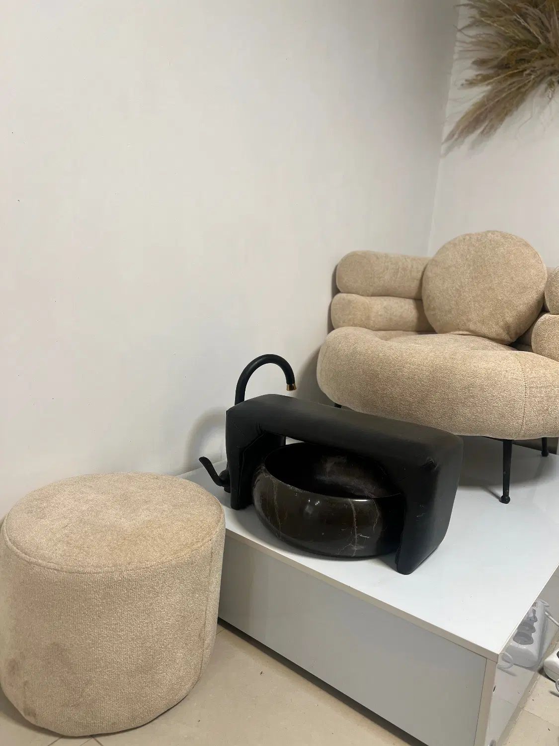 کانتر،تخت مژه،استیج پدیکور، صندلی‌استادکار|آرایشگاه و سالن‌های زیبایی|تهران, اکباتان|دیوار