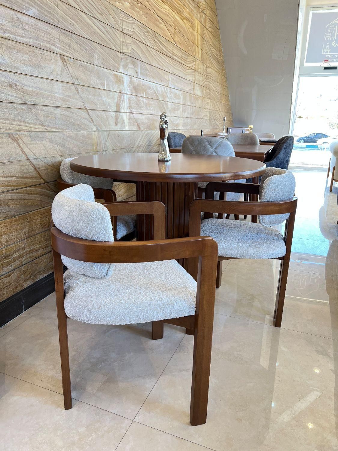 غذاخوری شنل-سرای آرا|میز و صندلی غذاخوری|یزد, |دیوار