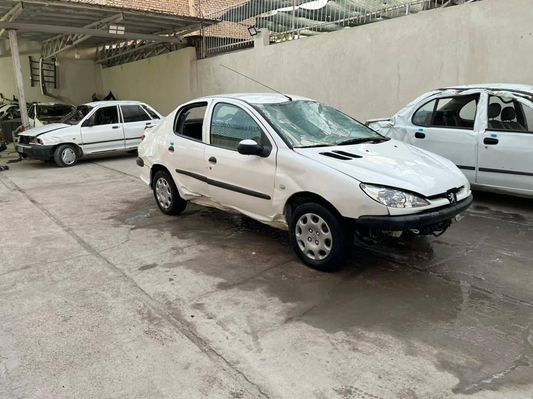 پژو 206 صندوقدار tu5 v8 مدل 93 تصادفی|خودرو سواری و وانت|شیراز, ترمینال باربری|دیوار