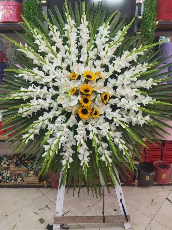 پایه گل ترحیم، گلکاری دور سنگ مزار|گل و گیاه طبیعی|قم, آزادگان|دیوار