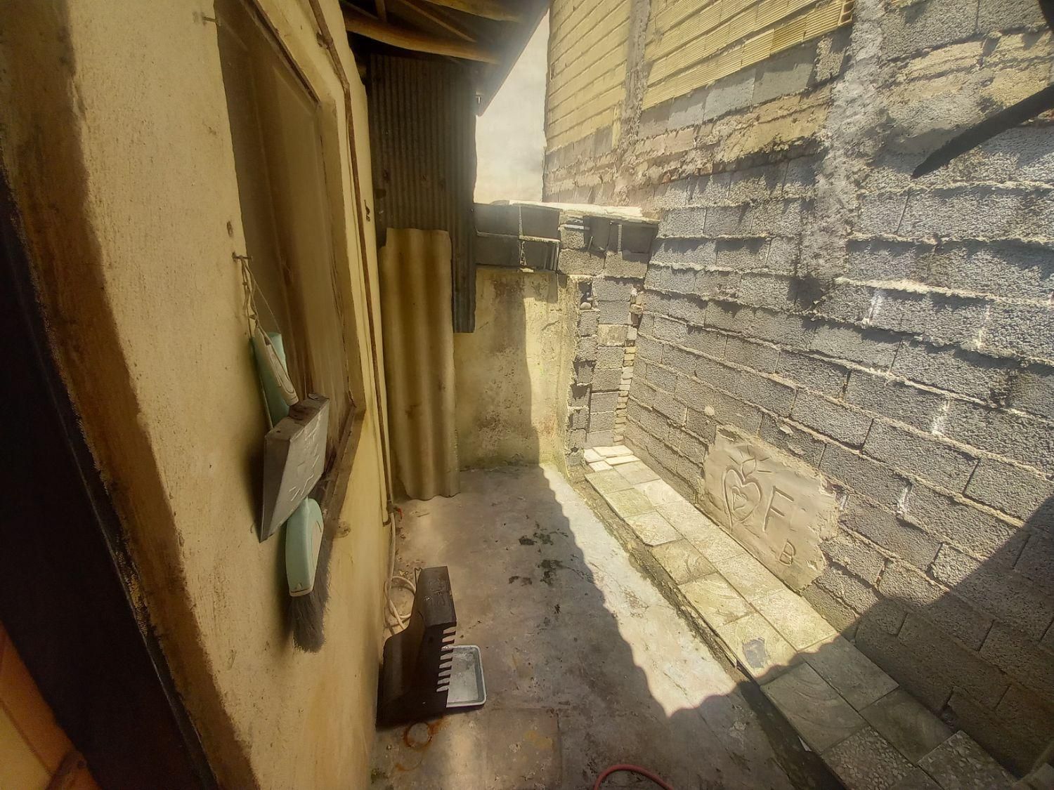 خانه ویلایی کلنگی قابل سکونت|فروش زمین و ملک کلنگی|رشت, انصاری|دیوار