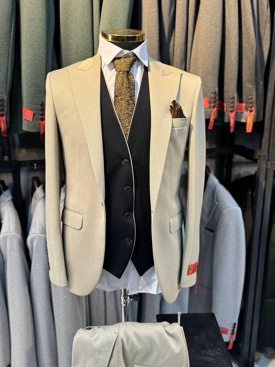 کت و شلوار کرم ژیله مشکی کرم دوخت صنعتی(شوک پلاس )|لباس|تبریز, |دیوار