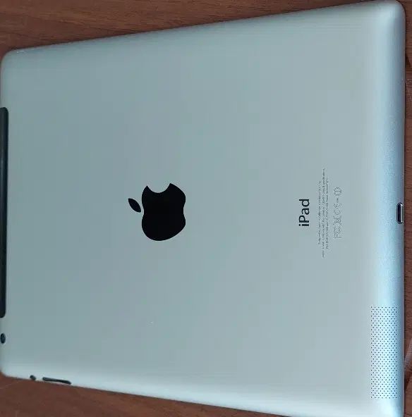 iPad|تبلت|تهران, نیروی هوایی (پیروزی)|دیوار