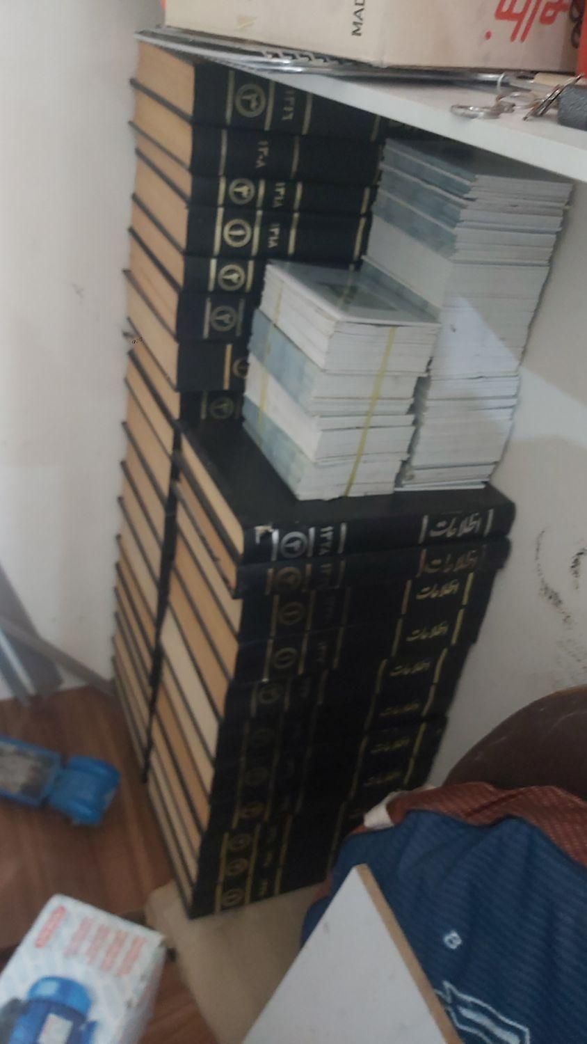 روزنامه اطلاعات صحافی شده قبل انقلاب|کتاب و مجله تاریخی|ساری, |دیوار