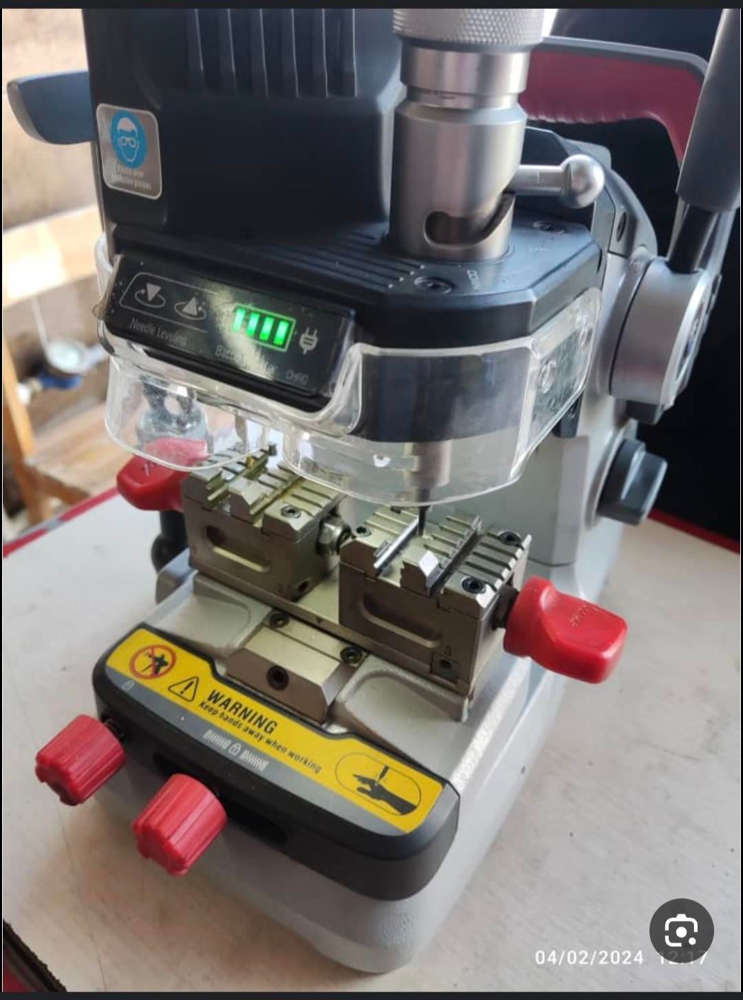 کلید سازی بیات ساخت ۸ ریموت در یک ریموت|خدمات پیشه و مهارت|بروجرد, |دیوار