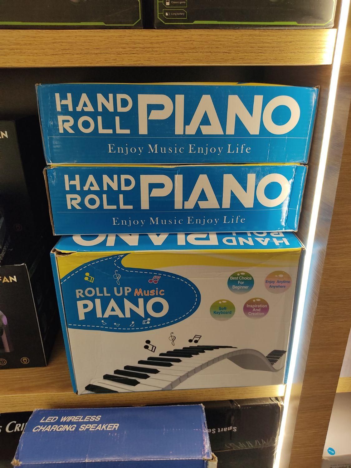 پیانو تاشو سیلیکونی piano hnd roLL دارای کامپیوتر|پیانو، کیبورد، آکاردئون|شیراز, زرهی|دیوار
