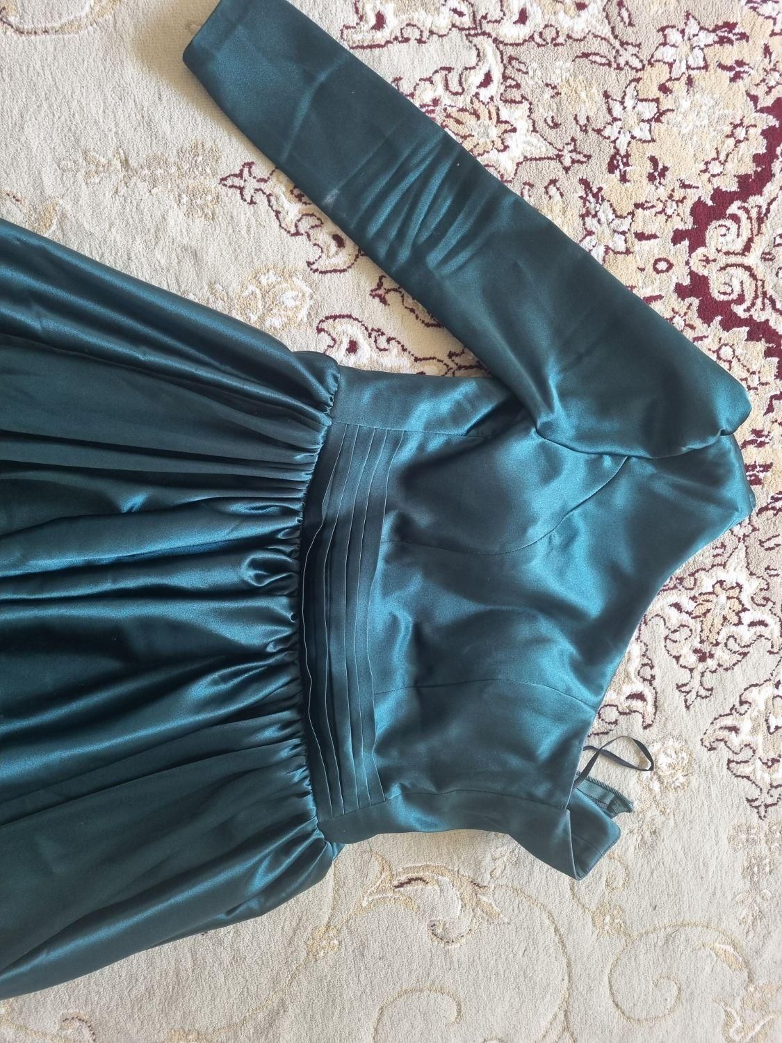 لباس مجلسی ساتن رنگ سبز|لباس|اندیشه, اندیشه فاز ۱|دیوار