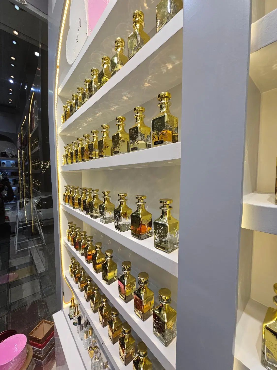 استخدام فروشنده عطرو ادکلن|استخدام بازاریابی و فروش|تهران, کوثر|دیوار