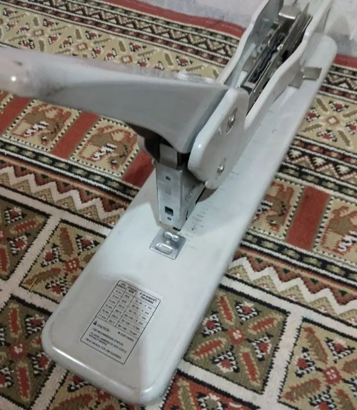 منگنه کوب اصلا استفاده نشده جنس محکم و اصلی|لوازم التحریر|زاهدان, |دیوار