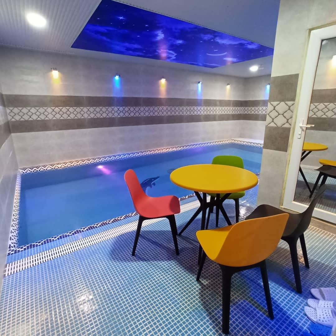 استخر دوخوابه|اجارهٔ کوتاهمدت ویلا و باغ|بندر انزلی, معلم|دیوار