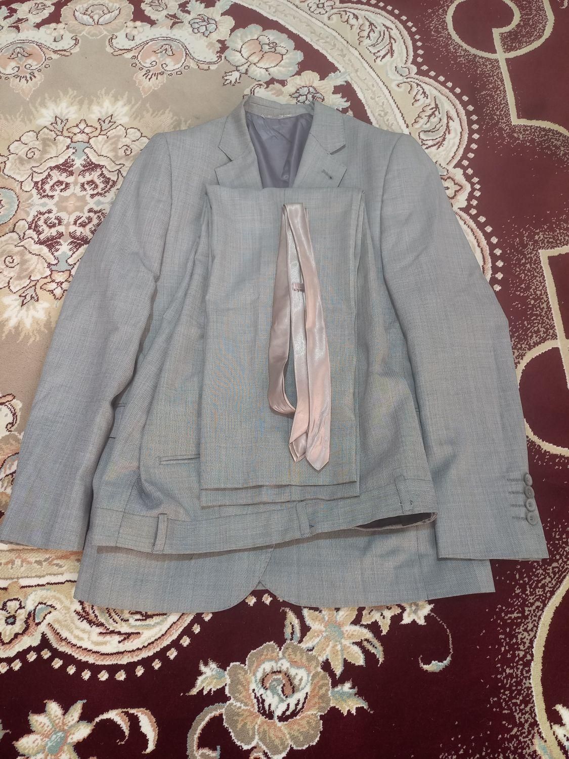 کت و شلوار مردانه|لباس|نیشابور, کلاغان|دیوار