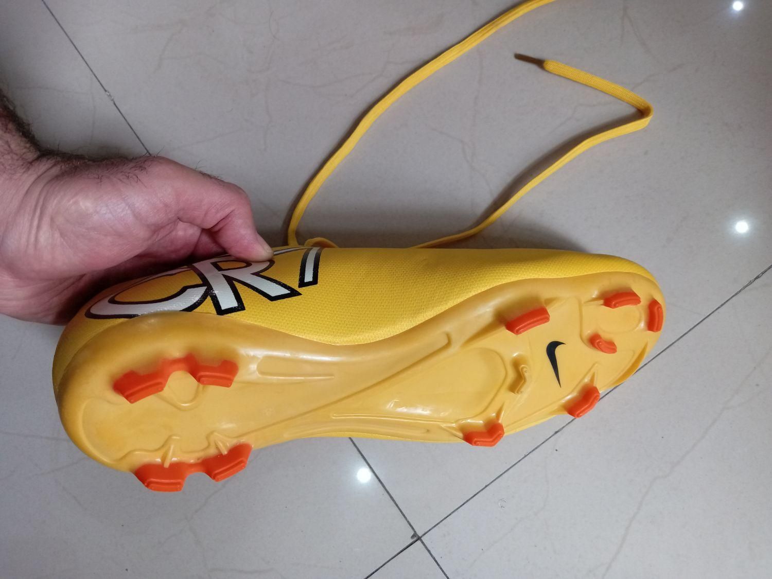 کفش کتانی استوک فوتبال اورجینال cr7|کیف، کفش، کمربند|تهران, جمال‌زاده|دیوار