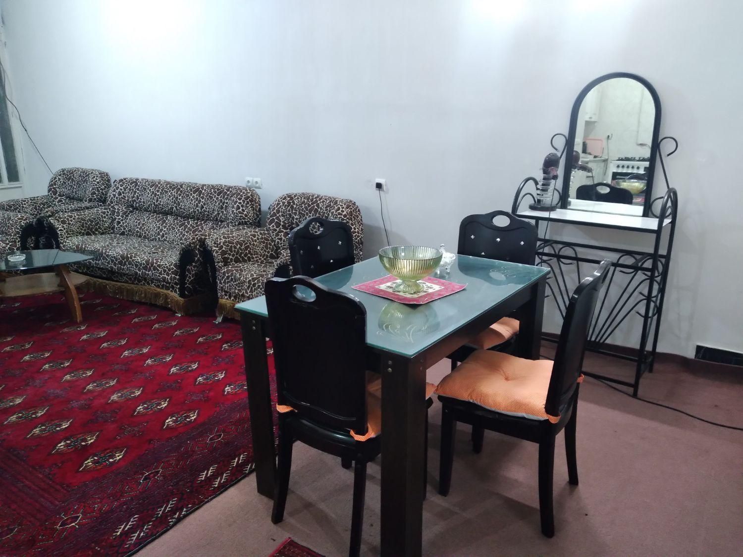 دو خواب .ویلایی .حیاط دربست .در قلب شهر .|اجارهٔ کوتاه‌مدت آپارتمان و سوئیت|گنبد کاووس, |دیوار