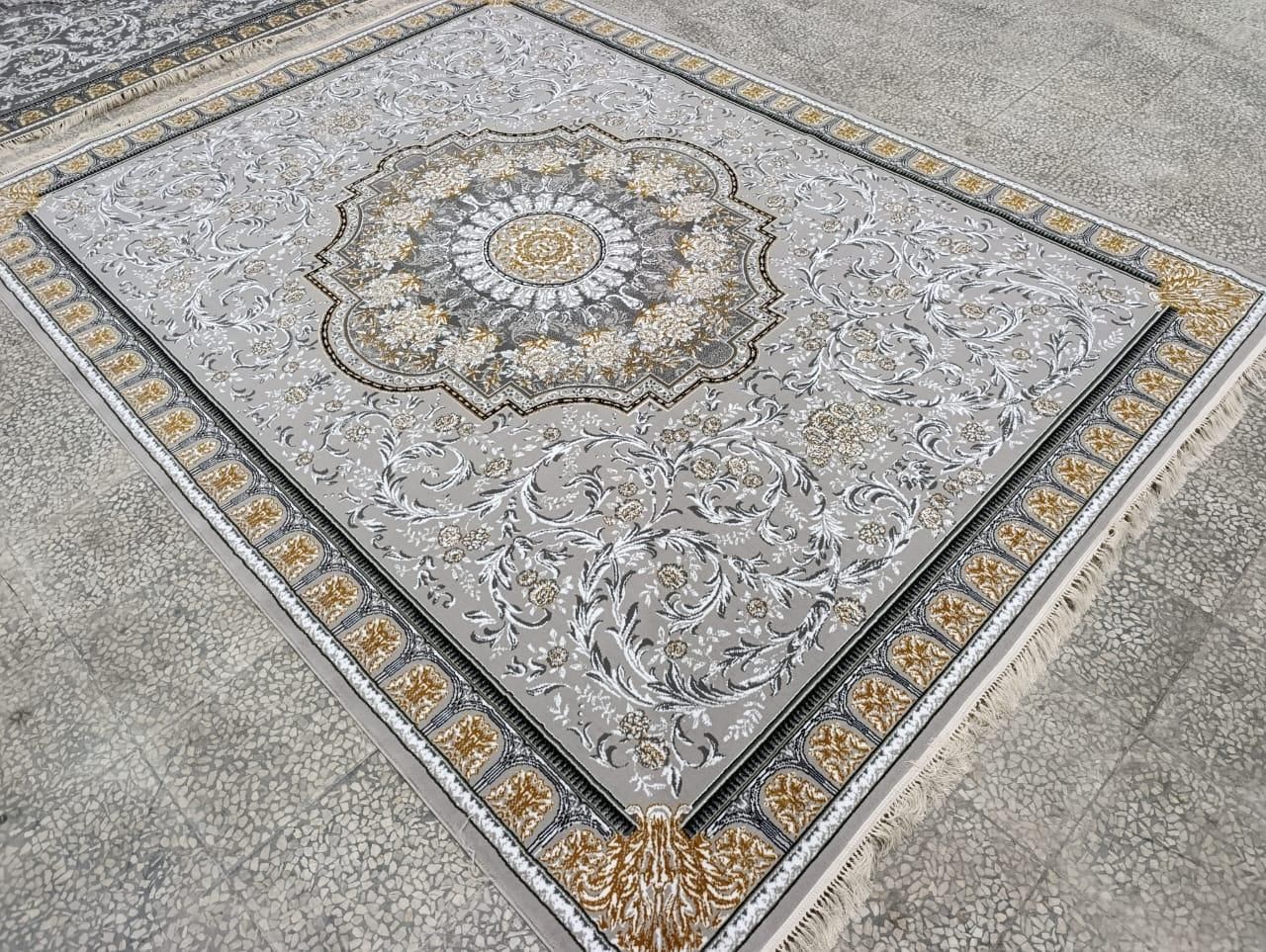 قالی فروشی بزرگ اکبری در مرکزشهر،چهارراه امام|فرش|شوشتر, |دیوار