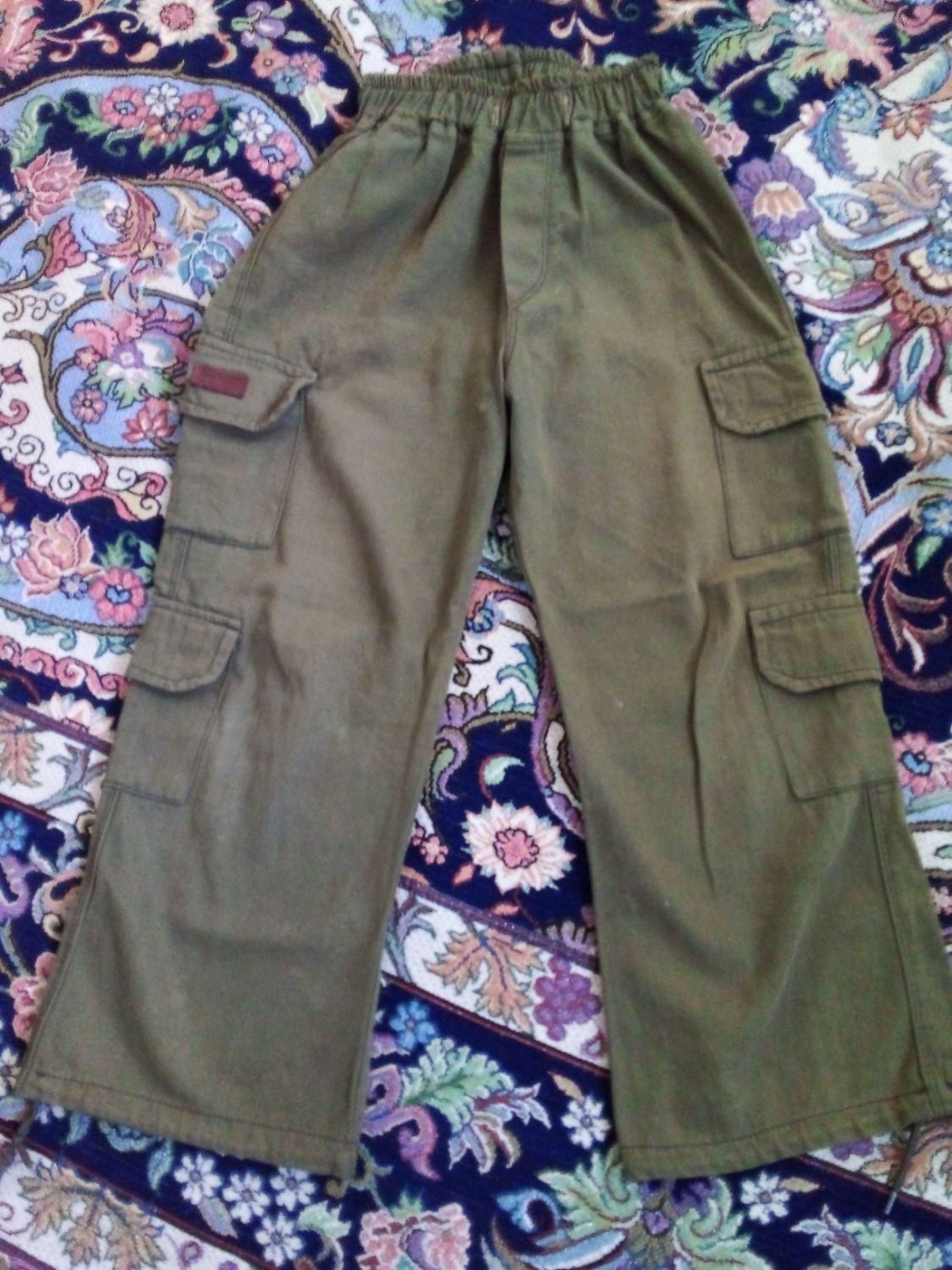 تعدادی لباس|لباس|نظرآباد, نظرآباد|دیوار