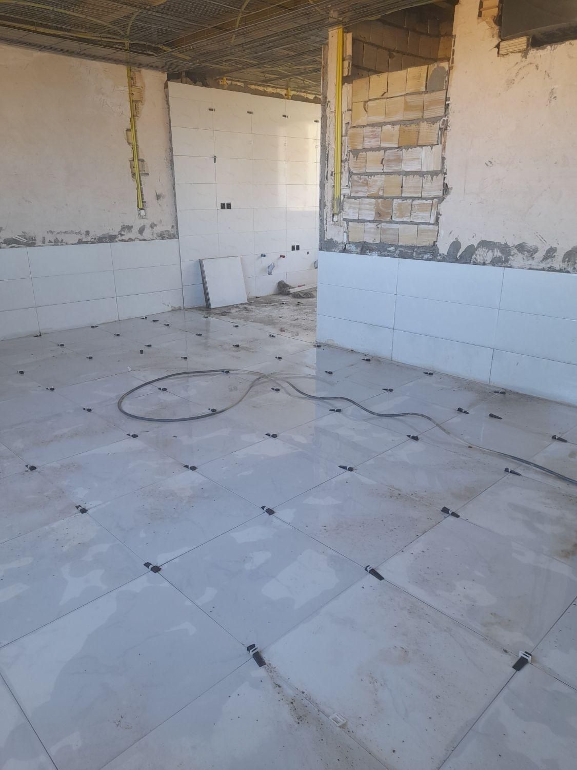 کار کاشی و سرامیک کاری|خدمات پیشه و مهارت|بیرجند, |دیوار