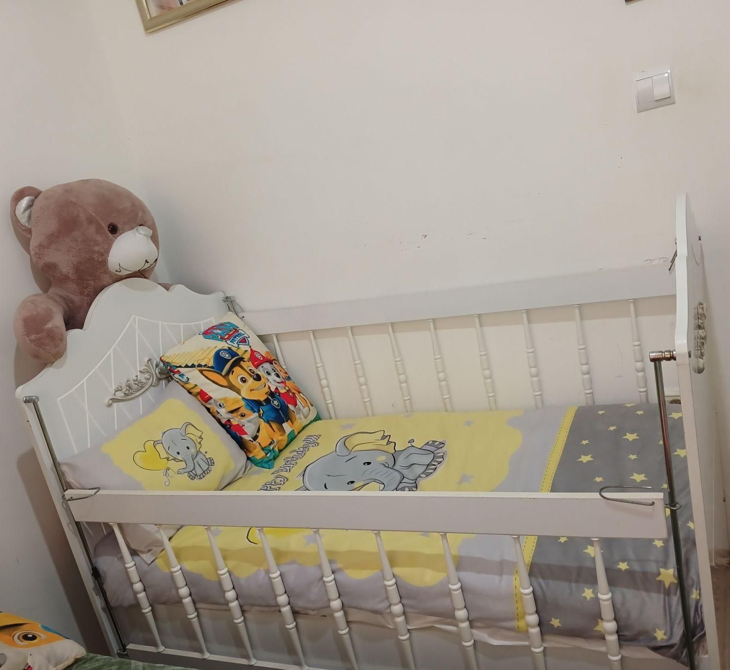 تخت خواب کودک کاملا سالمه دو کشو زیر تخت|تخت و صندلی بچه|رودسر, |دیوار