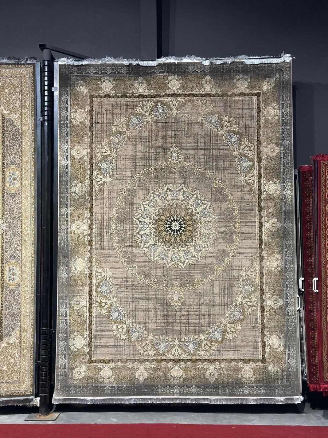 نقش برجسته های شاهکار نخ نمره ۲۷|فرش|شیراز, شهرک گلها|دیوار