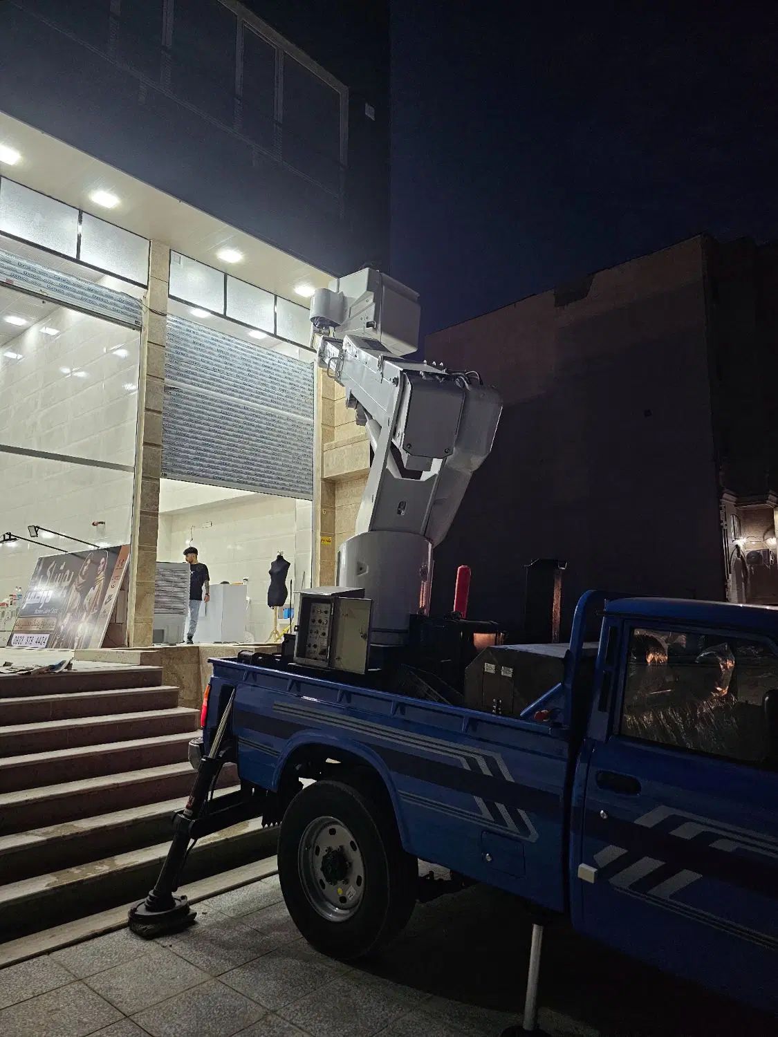 نیسان بالابر نیسان جرثقیل(ارتفاع ۱۲) تابلو نفر بر|خدمات حمل و نقل|شیراز, شهرک والفجر|دیوار