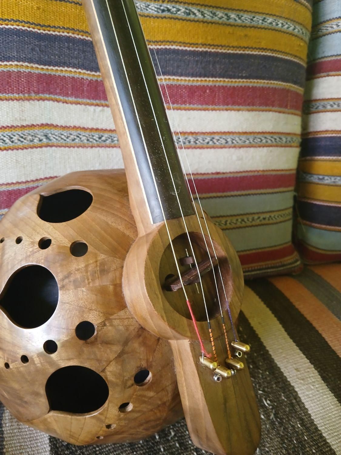 کمانچه تارهو|سازهای سنتی|تبریز, |دیوار