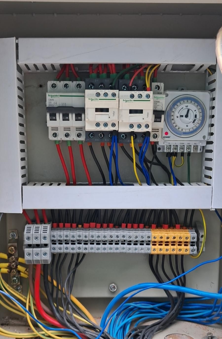 برقکار/برقکشی/برق کار ساختمانی وصنعتی زارعی|خدمات پیشه و مهارت|بندرعباس, |دیوار