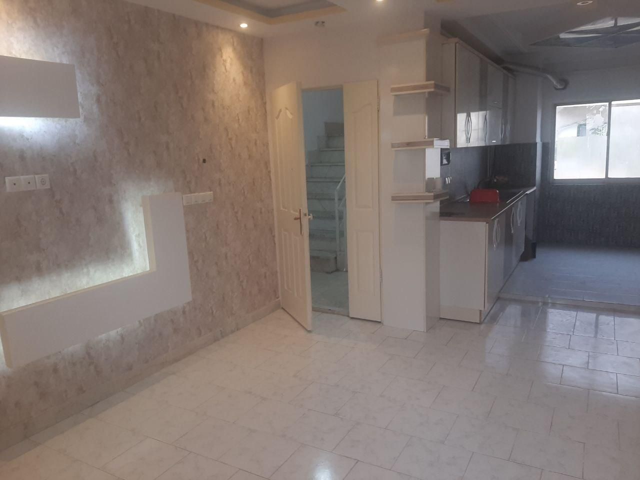 آپارتمان دوخوابه بازسازی شده سنددار در موقعیت عالی|فروش آپارتمان|رشت, پیرکلاچای|دیوار