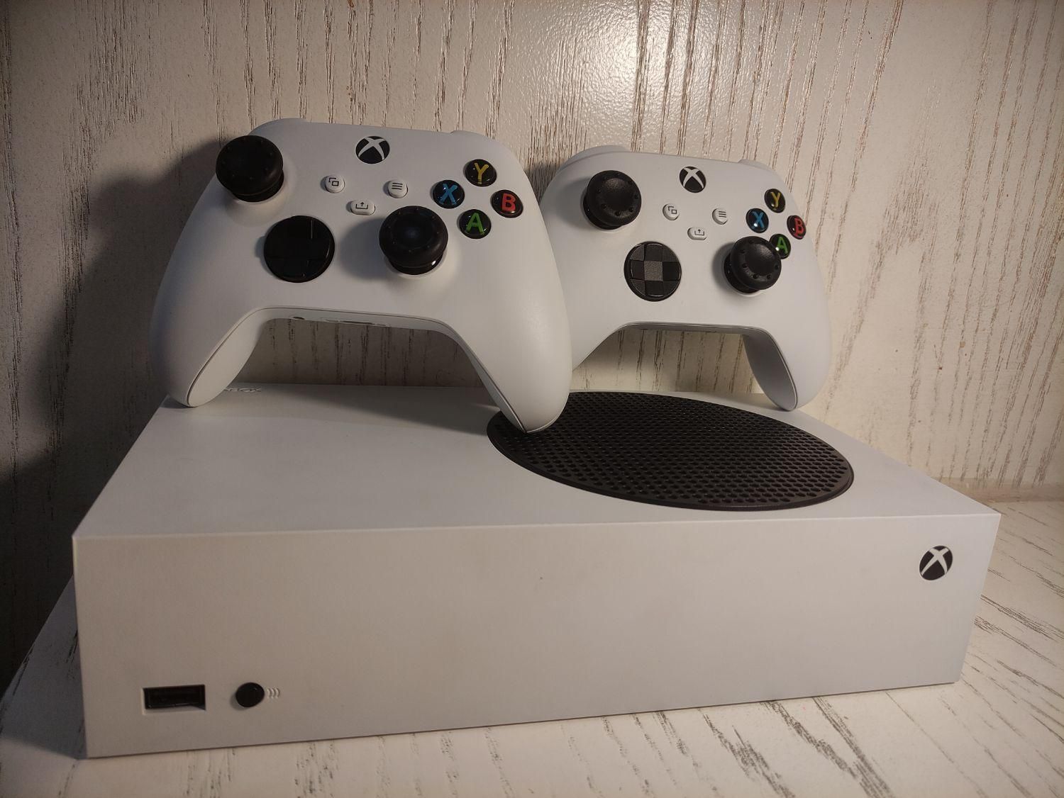 Xbox Series S تمیز + ۲ دسته + هدفون + شارژر|کنسول، بازی ویدئویی و آنلاین|مشهد, هفت تیر|دیوار