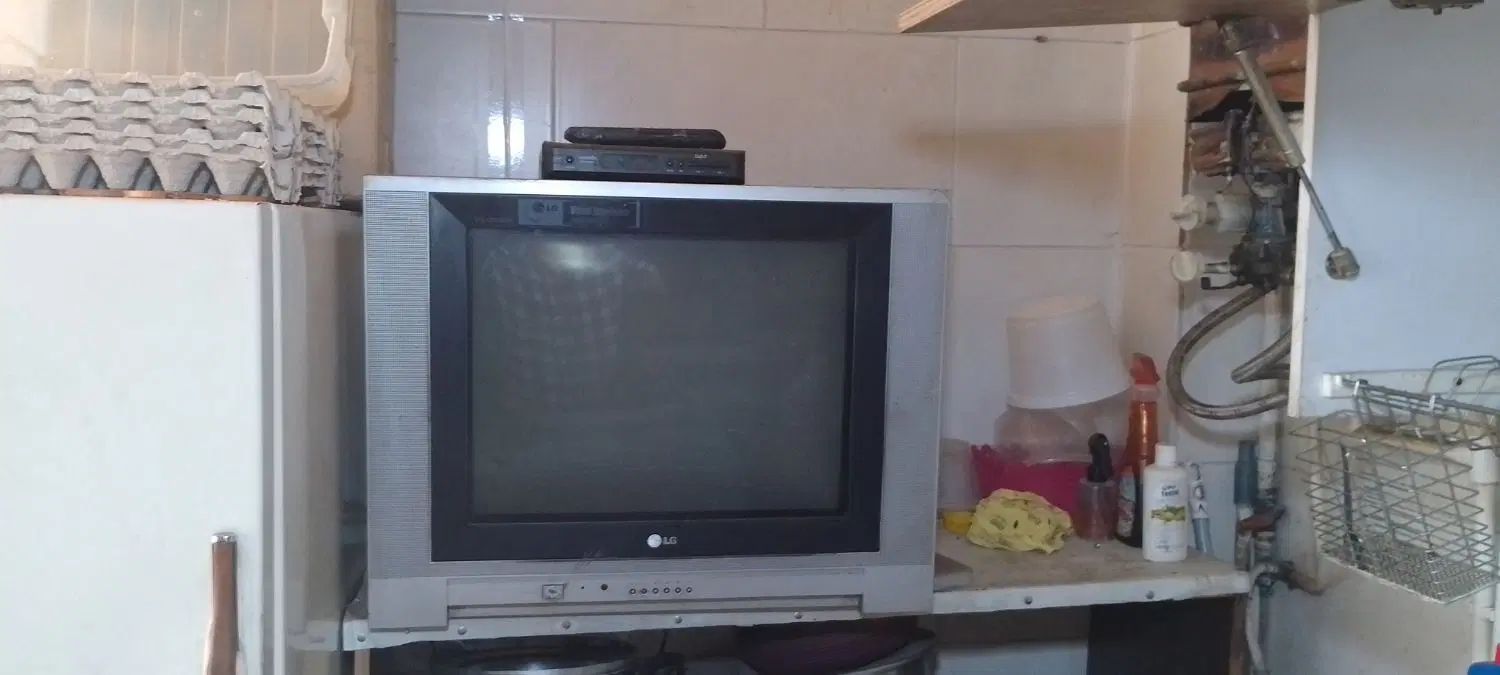 تلویزیون ۲۴ اینچ lG به همراه گیرنده دیجیتال|تلویزیون و پروژکتور|کرج, شهرک فرهنگیان|دیوار