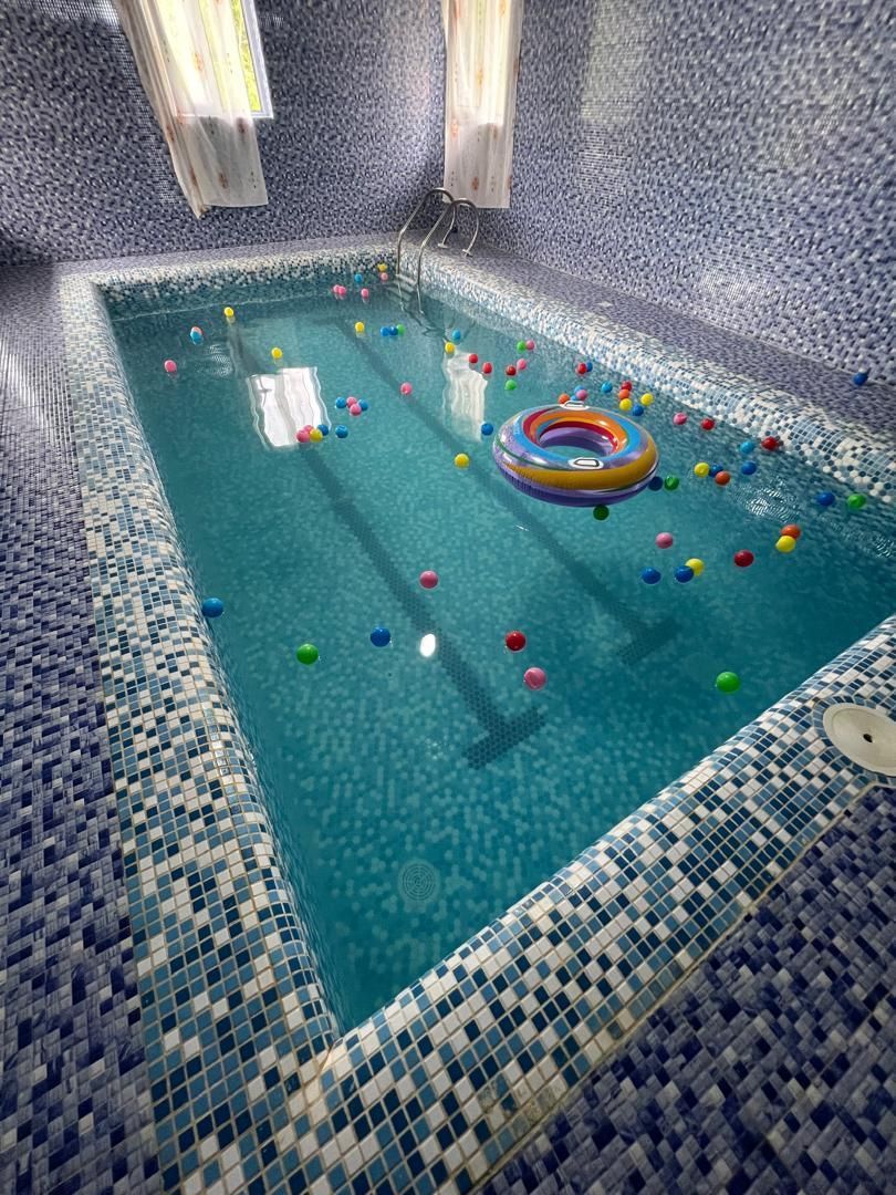 اجاره کلبه سوییسی استخردار جنگلی اب گرم|اجارهٔ کوتاهمدت ویلا و باغ|رشت, استادسرا|دیوار