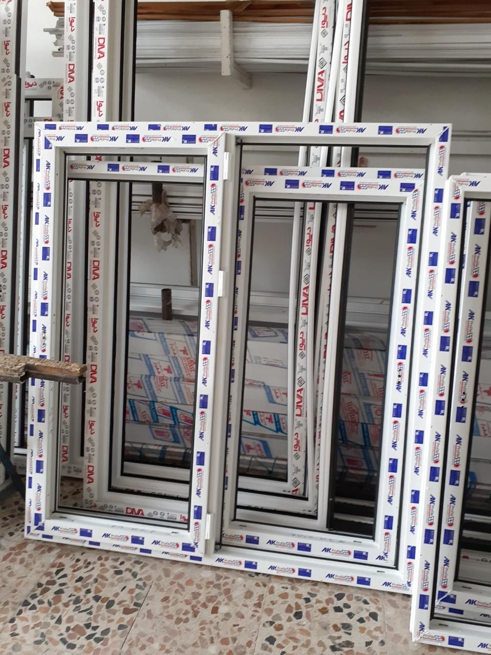 تولید و نصب تخصصی انواع درب و پنجره و توری و شیشه|خدمات پیشه و مهارت|نور, |دیوار