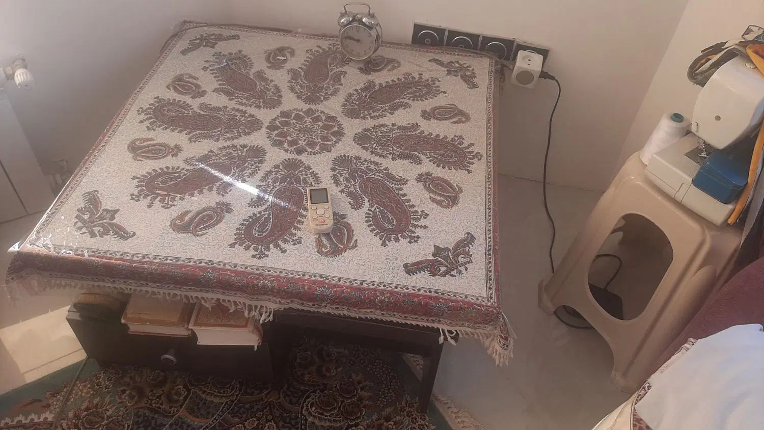 مبل ۶ نفره و میز عسلی|مبلمان خانگی و میز عسلی|رشت, رودباری|دیوار