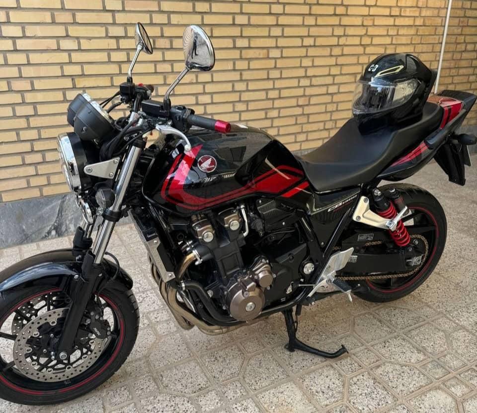 cb1300 مشکی دو خط قرمز سند سوشیان|موتورسیکلت|اصفهان, فرودگاه|دیوار