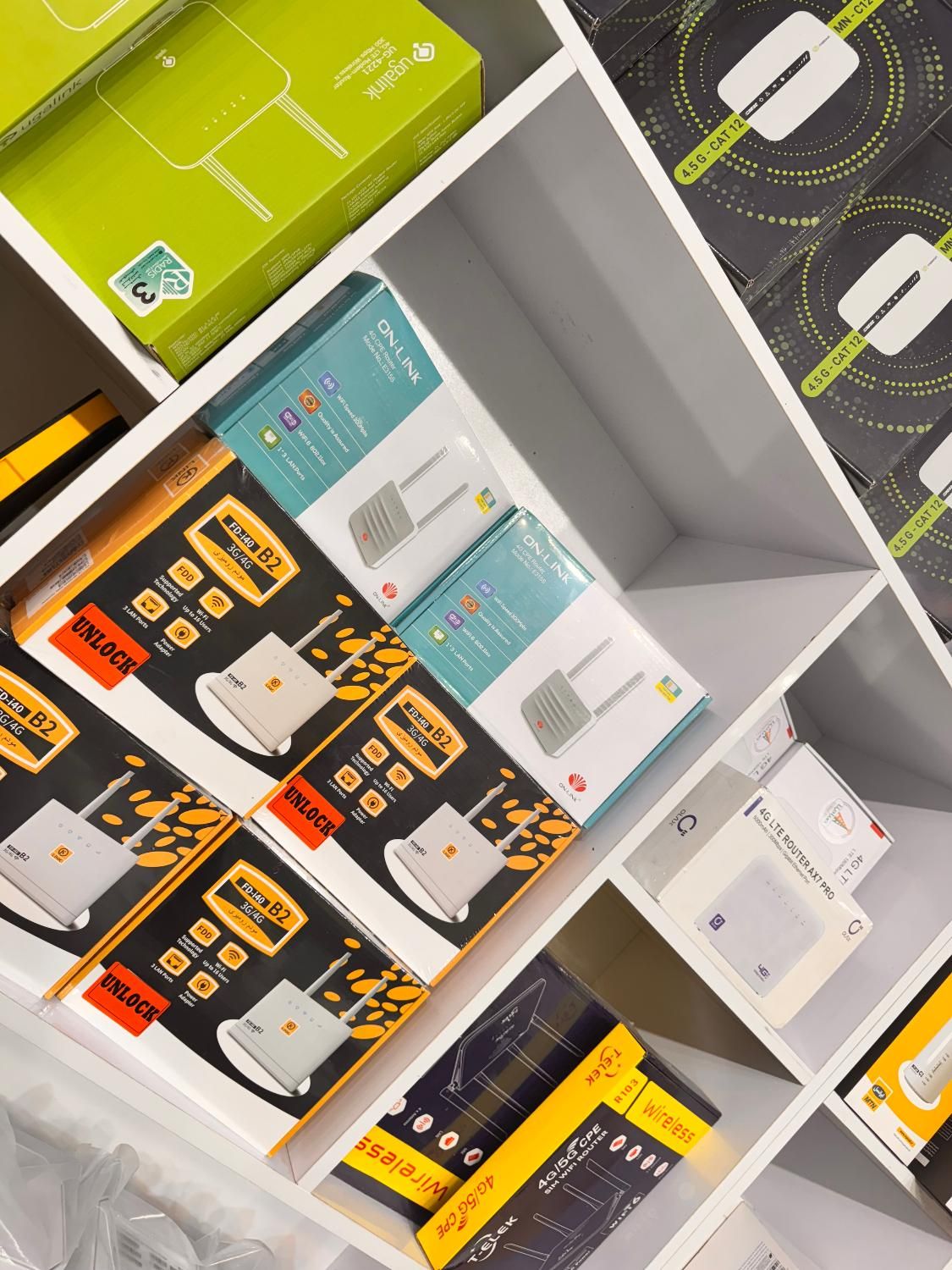 پکیج کامل مودم 5G xxx28 pro معمولی kj333 با بسته|مودم و تجهیزات شبکه|اصفهان, احمدآباد|دیوار