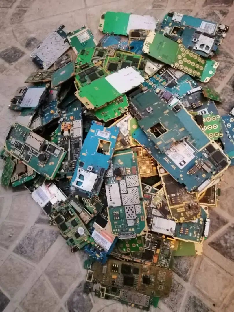 برد موبایل قدیمی و سوخته|لوازم جانبی موبایل و تبلت|شیراز, فضلآباد|دیوار