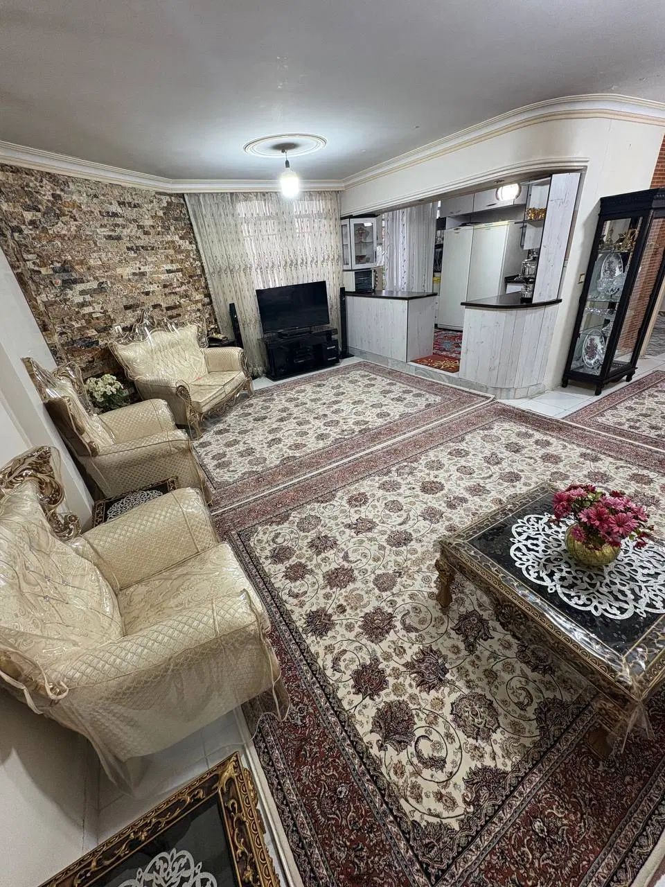 ۸۳ متر سنددار طبقه اول با پارکینگ سندی رو به نما|فروش آپارتمان|کرج, گلشهر|دیوار