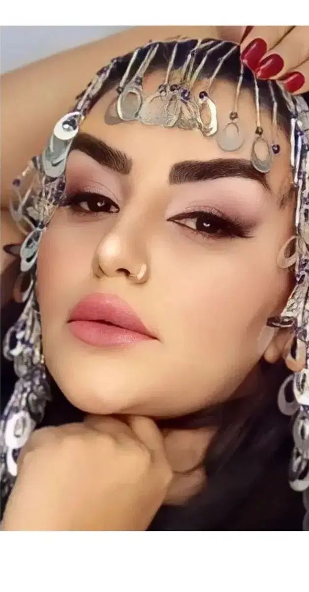 گریم تخصصی عروس،میکاپ های محفلی وشنیون وزلف و...|خدمات آرایشگری و زیبایی|بروجن, |دیوار
