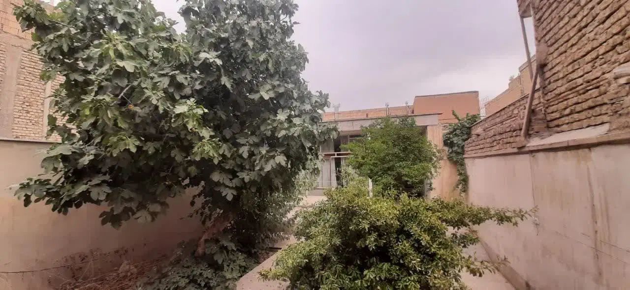 منزل آهن آجر خوش قیمت خیابان گلبهار غربی|فروش خانه و ویلا|نجف‌آباد, گلبهار|دیوار