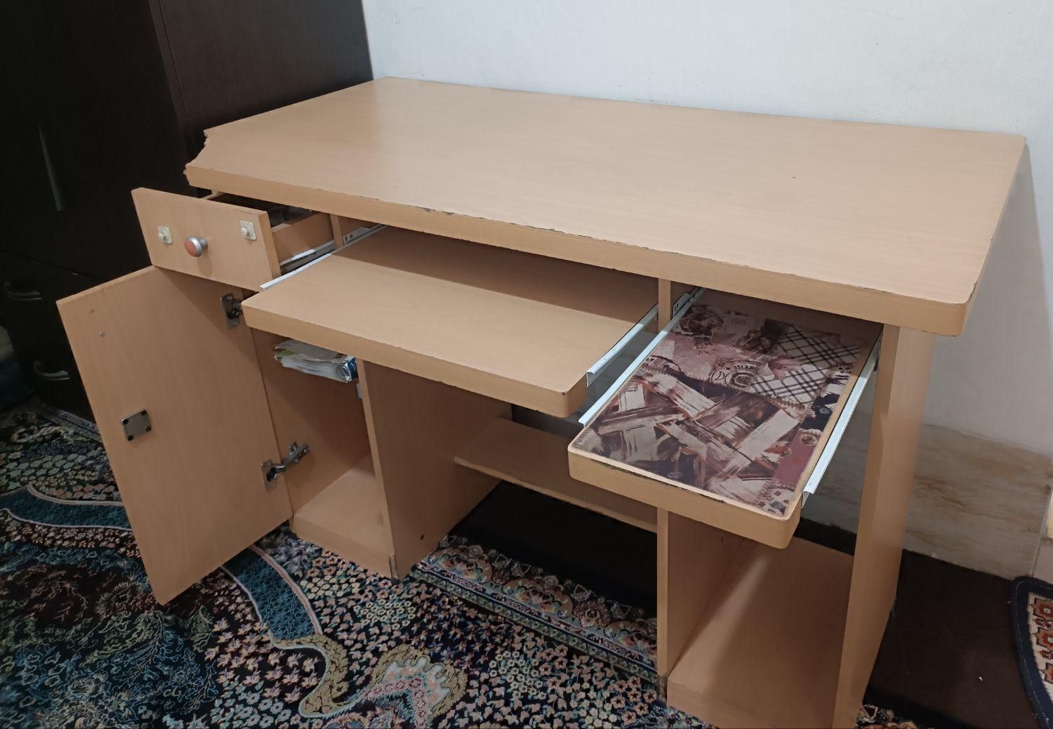 میز کامپیوتر|میز تحریر و کامپیوتر|شیراز, گل سرخ|دیوار