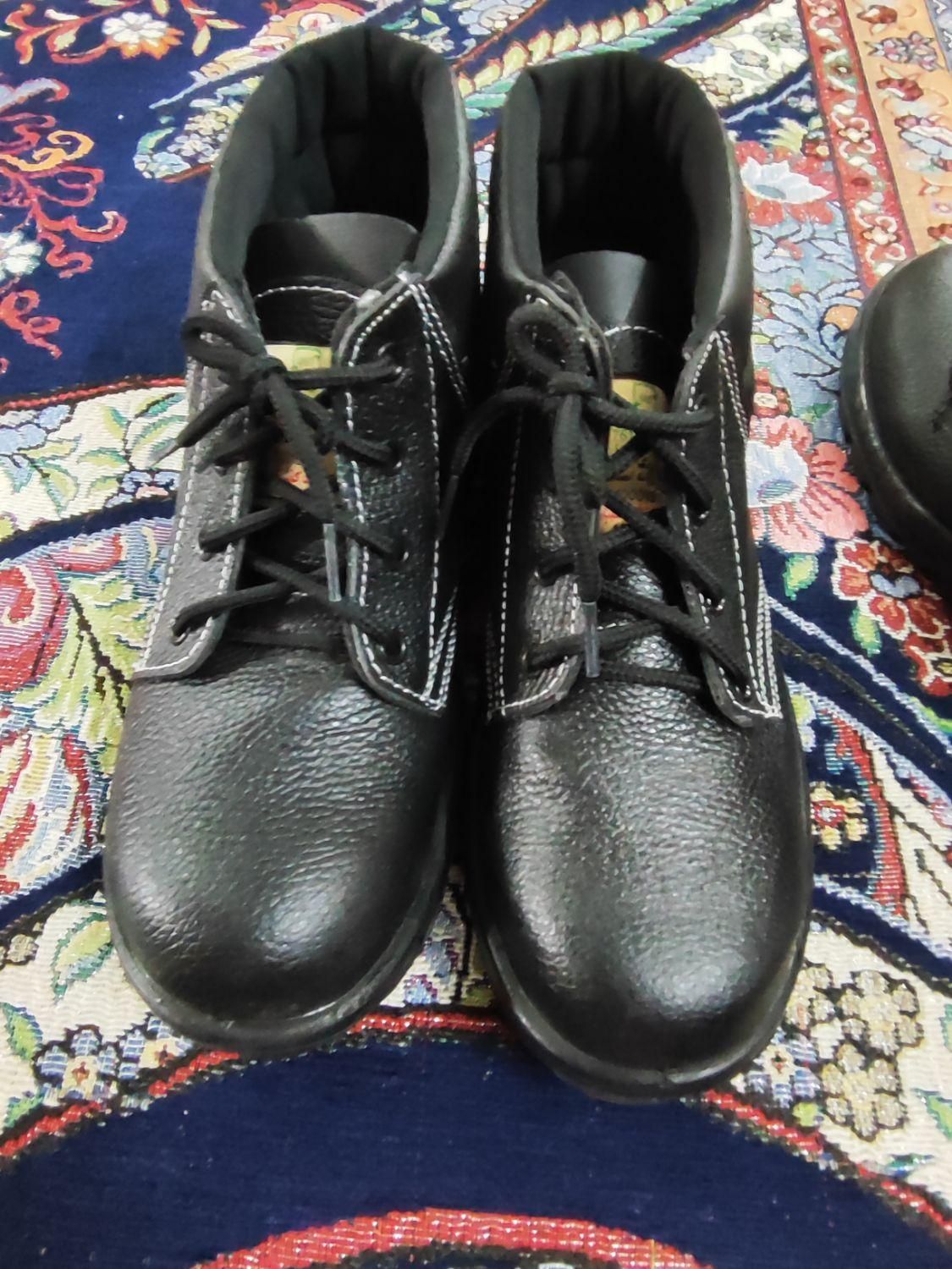 کفش ایمنی کار|کیف، کفش، کمربند|بروجرد, |دیوار