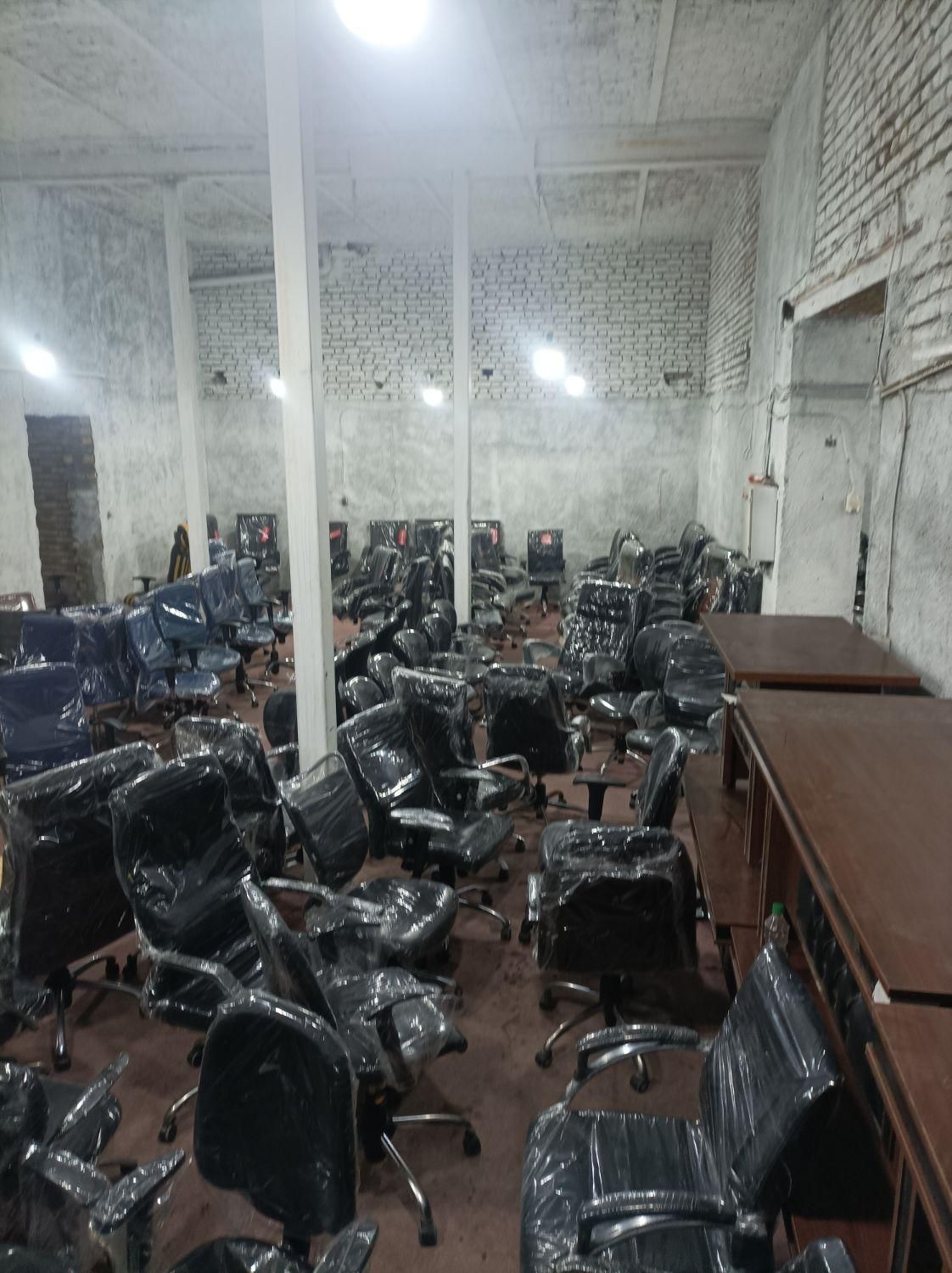 صندلی جکدار چرخدار اداری پیچی|مبلمان اداری|مشهد, طلاب|دیوار