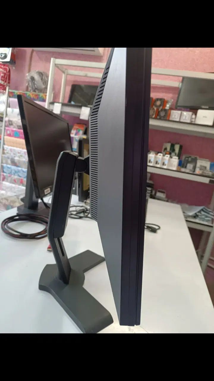 مانیتور 24 اینچ  دل dell درحد نو|قطعات و لوازم جانبی رایانه|مشهد, امامیه (شهرک غرب)|دیوار
