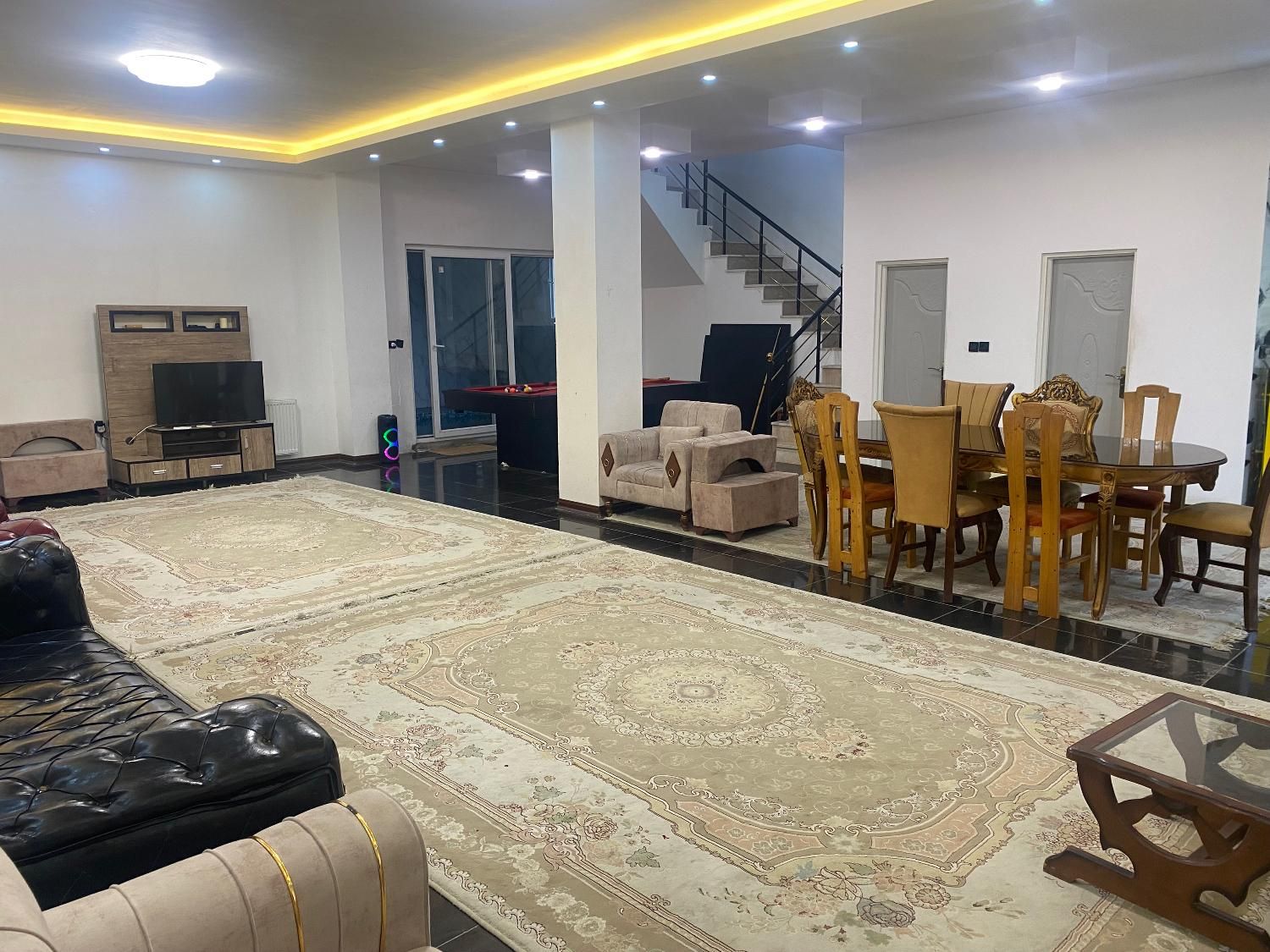 ویلا سه خواب استخردار با بیلیارد و چمن مصنوعی|اجارهٔ کوتاهمدت ویلا و باغ|قائمشهر, |دیوار