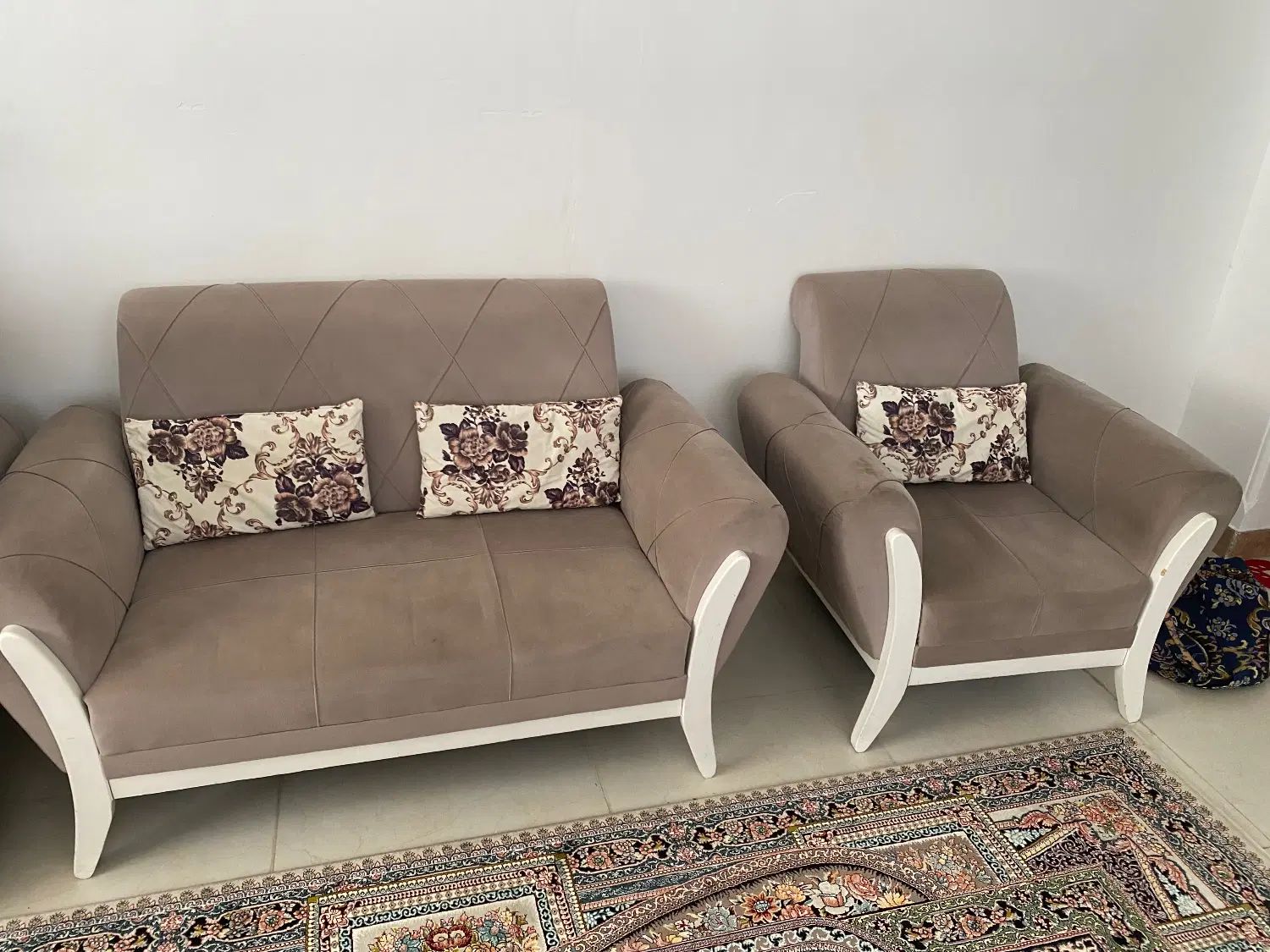 مبل۷نفره|مبلمان خانگی و میز عسلی|رشت, پیرکلاچای|دیوار