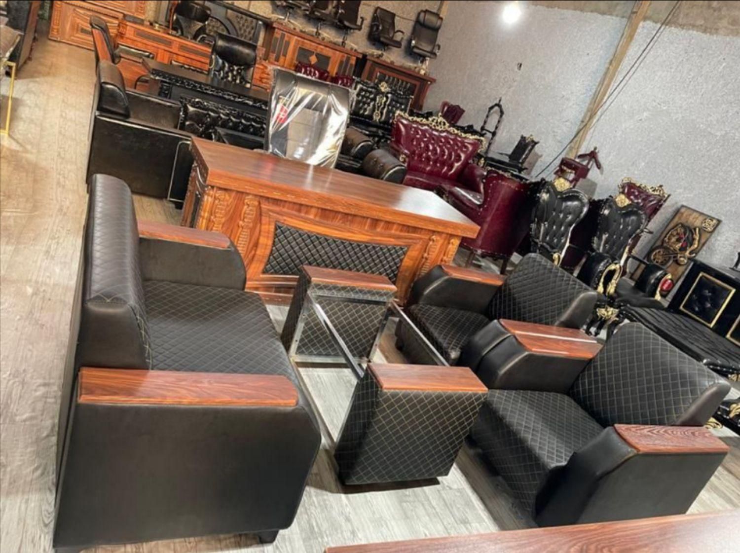 کارگاه میز مدیریت ، صندلی مدیریت ، نیم ست شرکتی|مبلمان اداری|تبریز, |دیوار