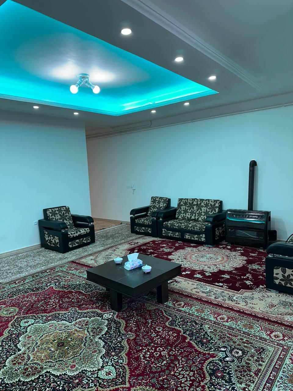 سوییت تمیز ومرتب۱۶۵ متری پارکینگ دار  جنب بازارچه|اجارهٔ کوتاه‌مدت آپارتمان و سوئیت|مهاباد (آذربایجان غربی), |دیوار