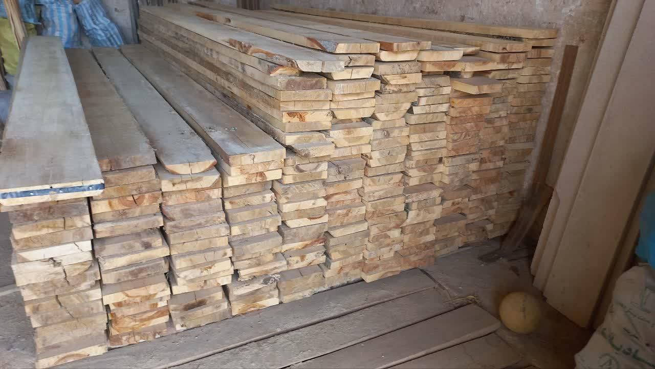 پخش عمده تخته بنایی و بشکه و انواع چوب های ابعادی|عمدهفروشی|قم, زاویه|دیوار