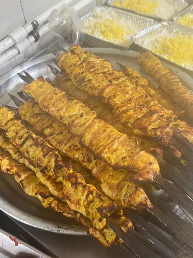 اشپز و کارگر ساده جهت کار در تهیه غذا|استخدام خدمات فروشگاه و رستوران|تهران, فلاح|دیوار