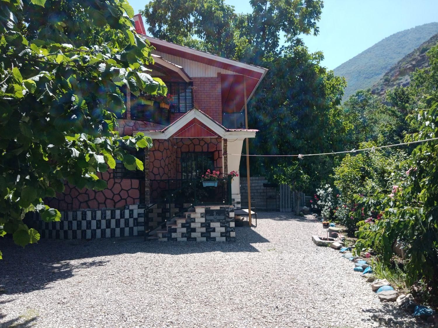 ویلا اجاره مشرف به رودخانه|اجارهٔ کوتاه‌مدت ویلا و باغ|کلاردشت, |دیوار